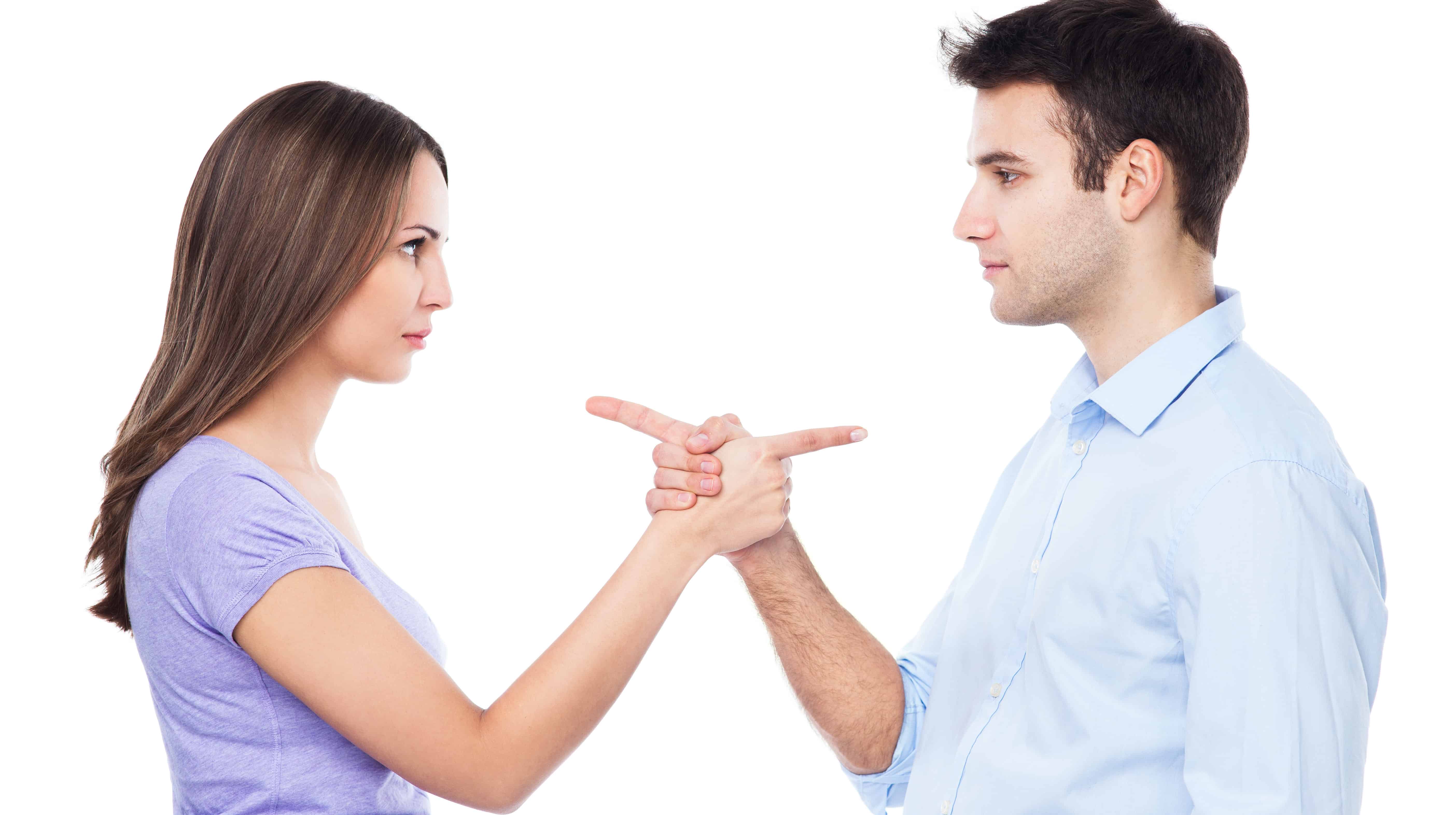 Установление отношений в общении. Мужчина женщина сорят. Мужчина и женщина спорят. Взаимоотношения мужчины и женщины. Два человека спорят.